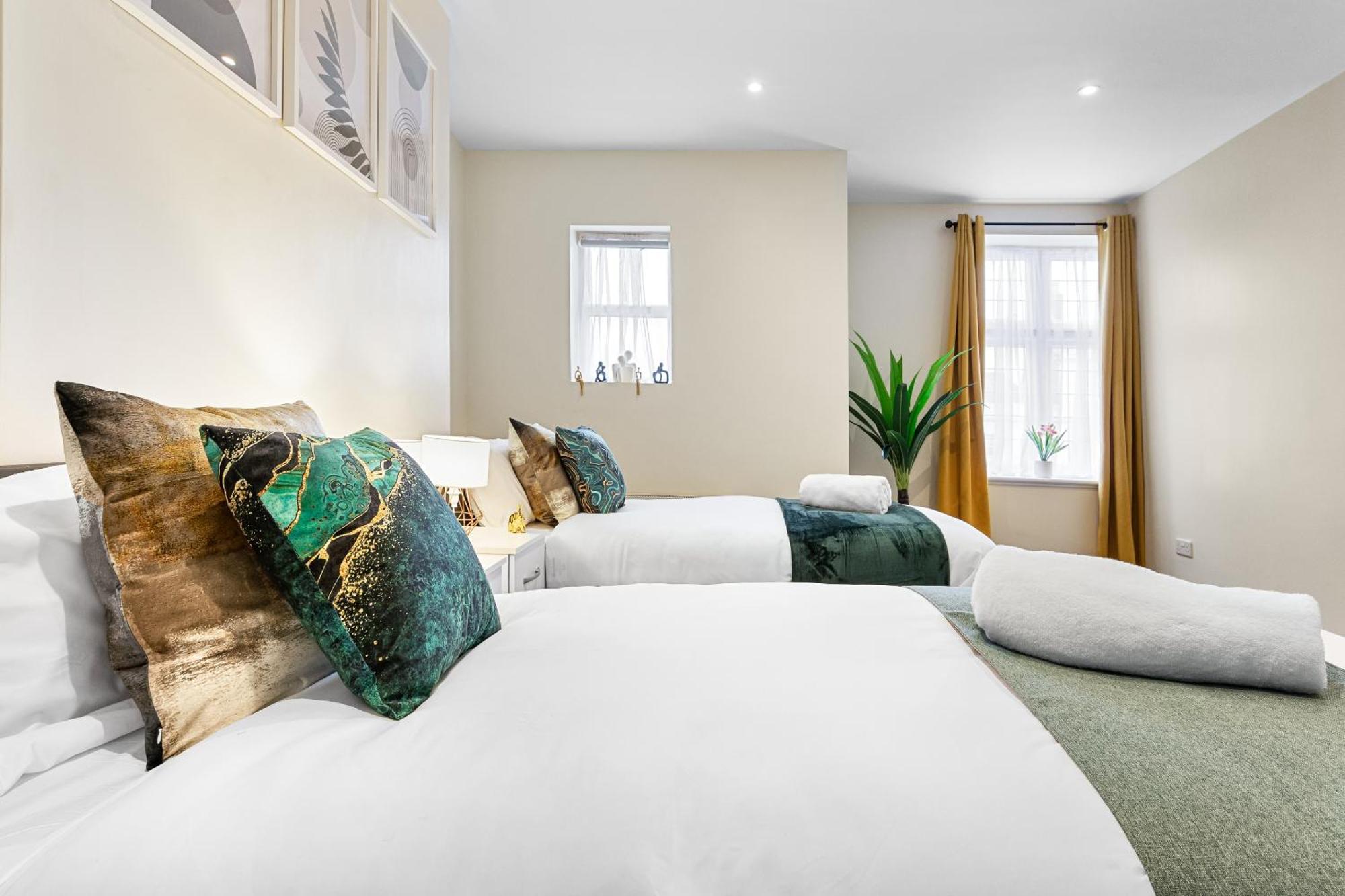 Elegant 2Br London Hideaway- King Bed, Sleeps 6 - Parking- Instant Book- 20 Percent Off Limited Time! Barnet Bagian luar foto