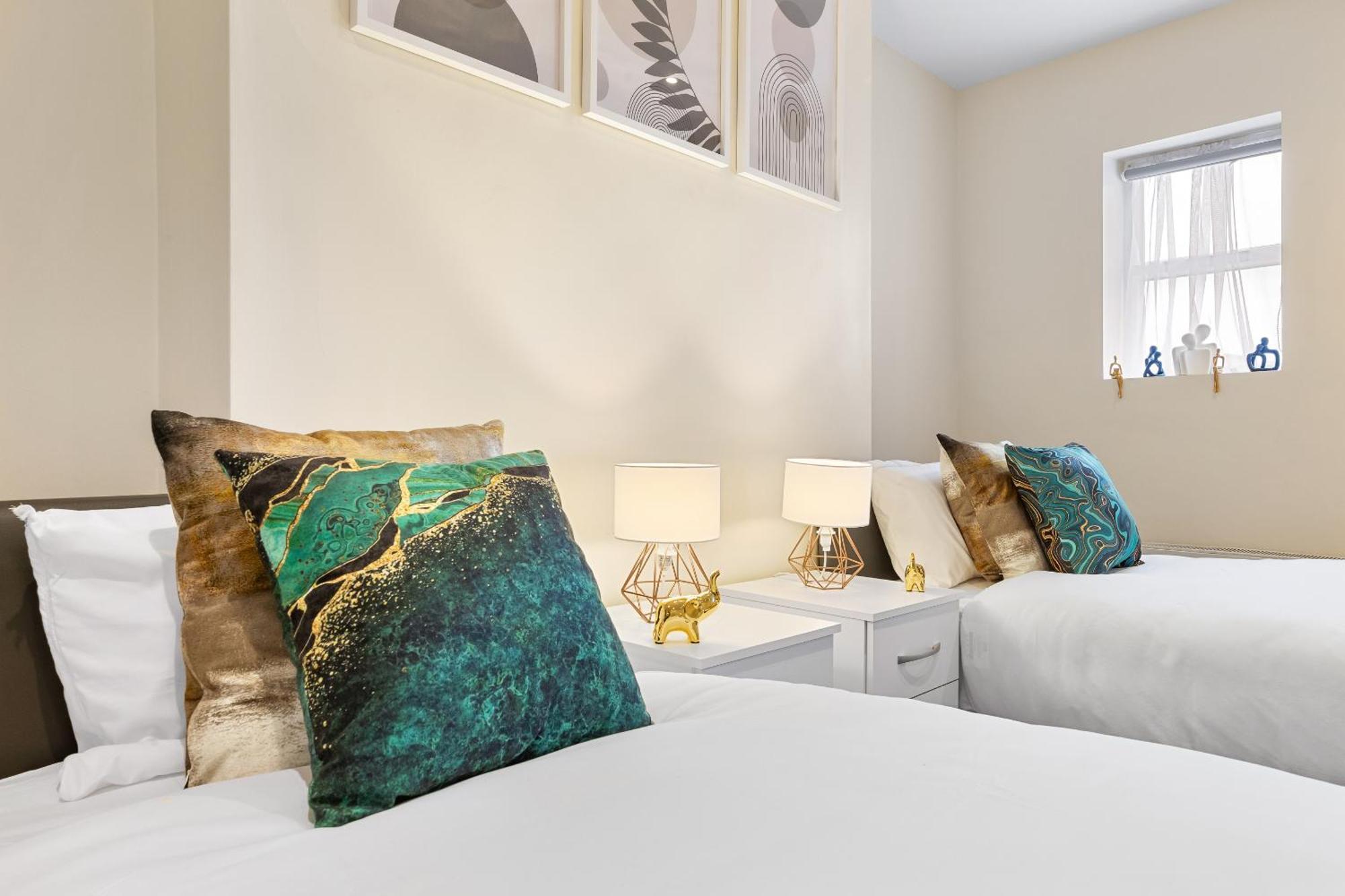 Elegant 2Br London Hideaway- King Bed, Sleeps 6 - Parking- Instant Book- 20 Percent Off Limited Time! Barnet Bagian luar foto