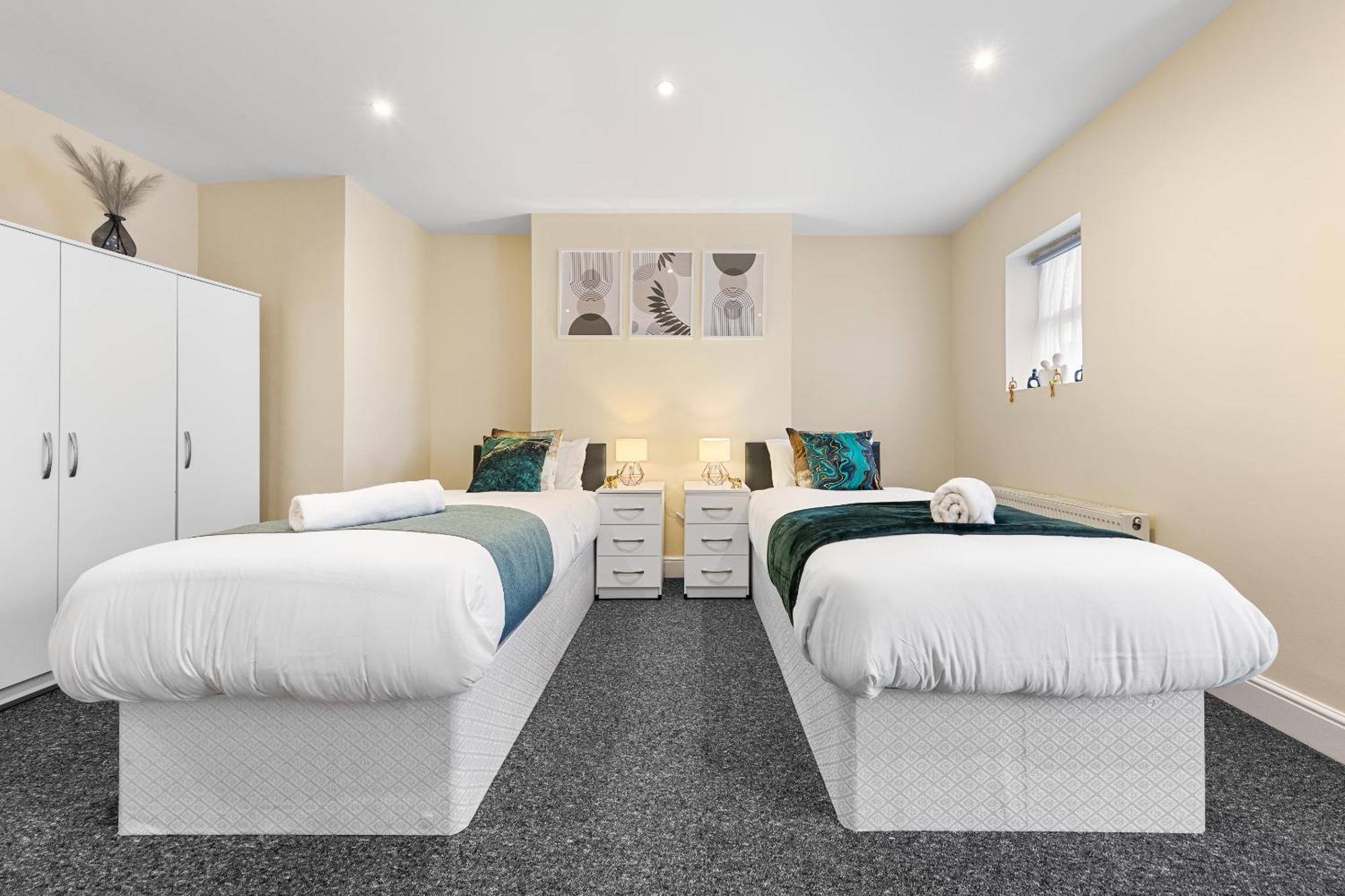 Elegant 2Br London Hideaway- King Bed, Sleeps 6 - Parking- Instant Book- 20 Percent Off Limited Time! Barnet Bagian luar foto