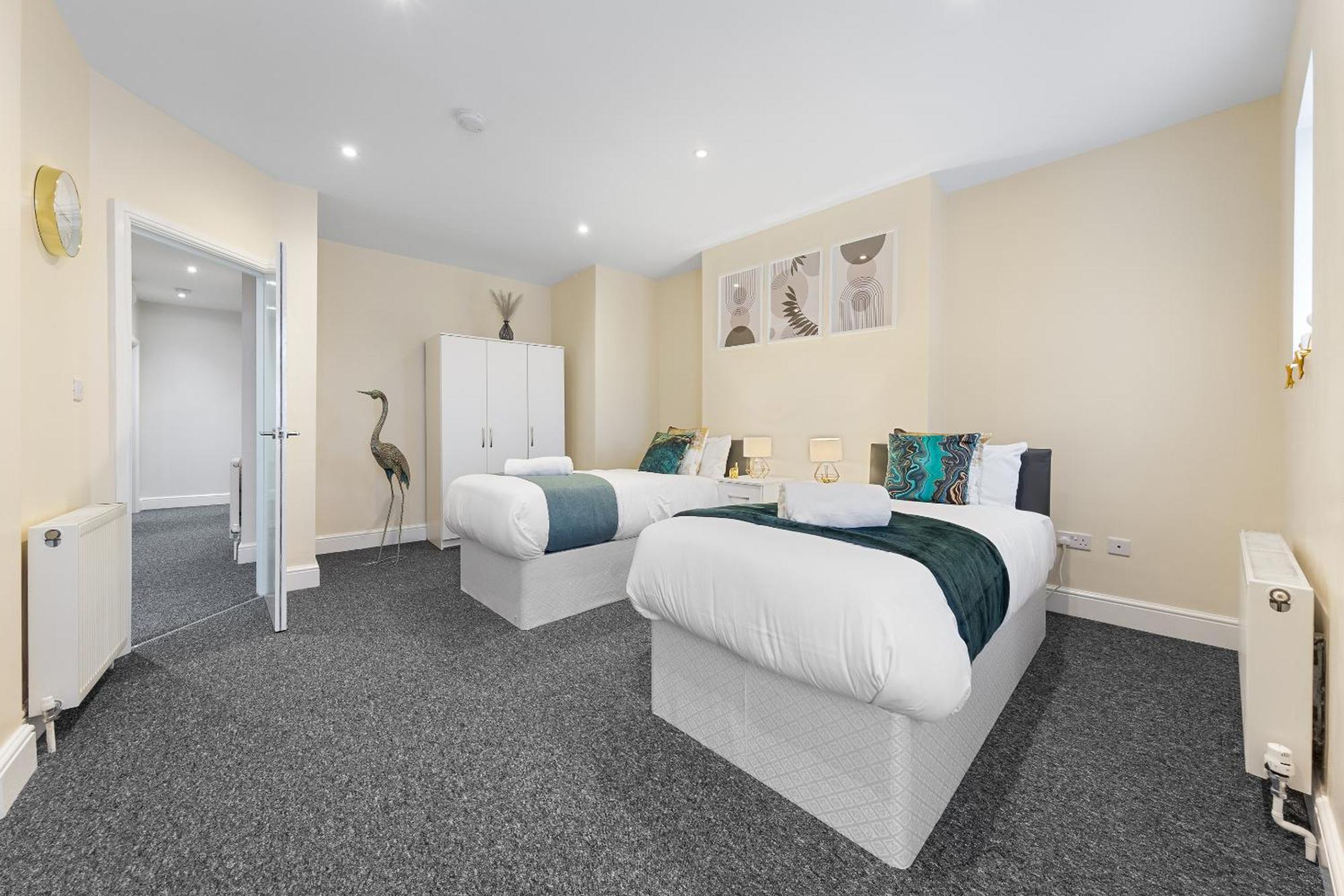 Elegant 2Br London Hideaway- King Bed, Sleeps 6 - Parking- Instant Book- 20 Percent Off Limited Time! Barnet Bagian luar foto