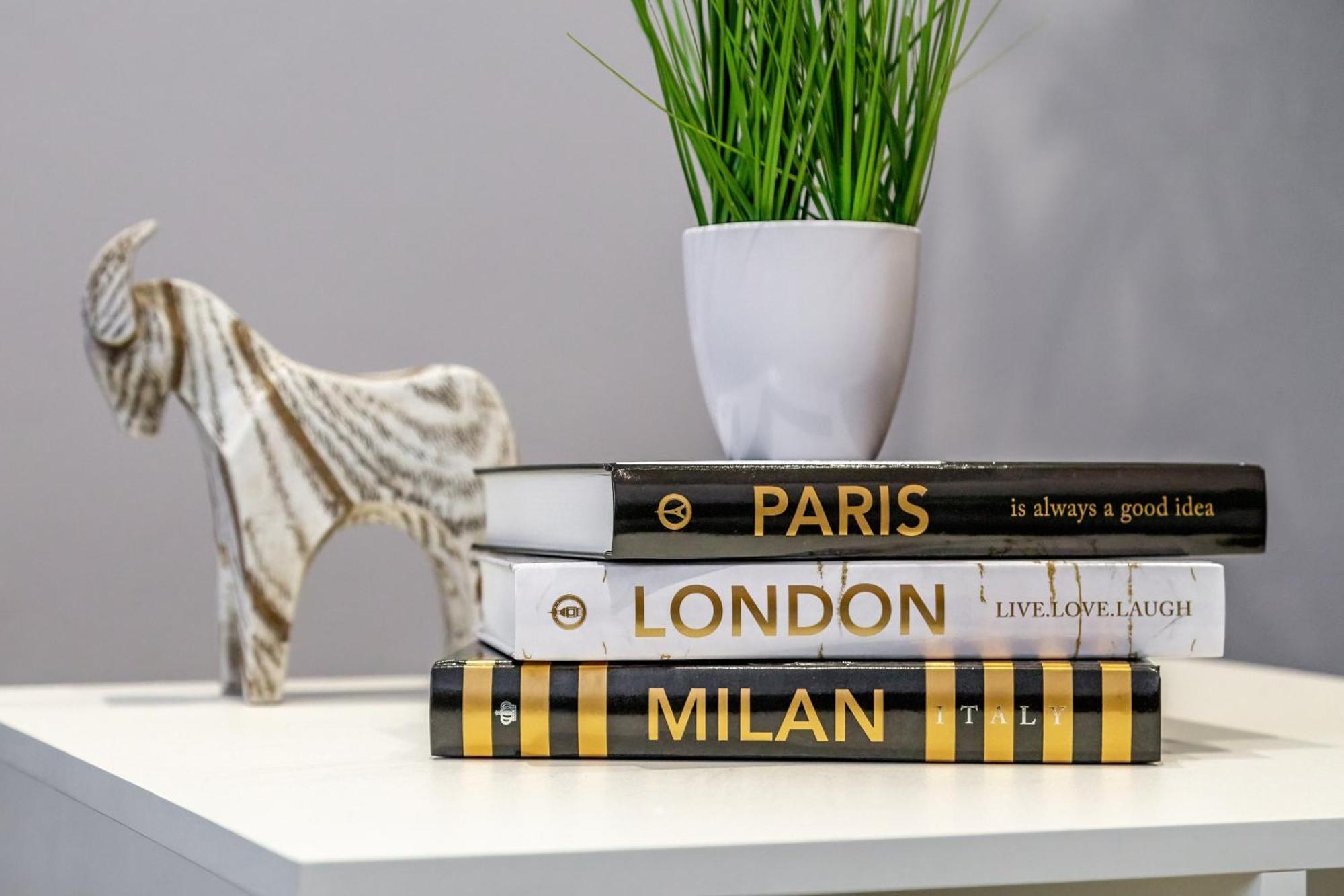 Elegant 2Br London Hideaway- King Bed, Sleeps 6 - Parking- Instant Book- 20 Percent Off Limited Time! Barnet Bagian luar foto
