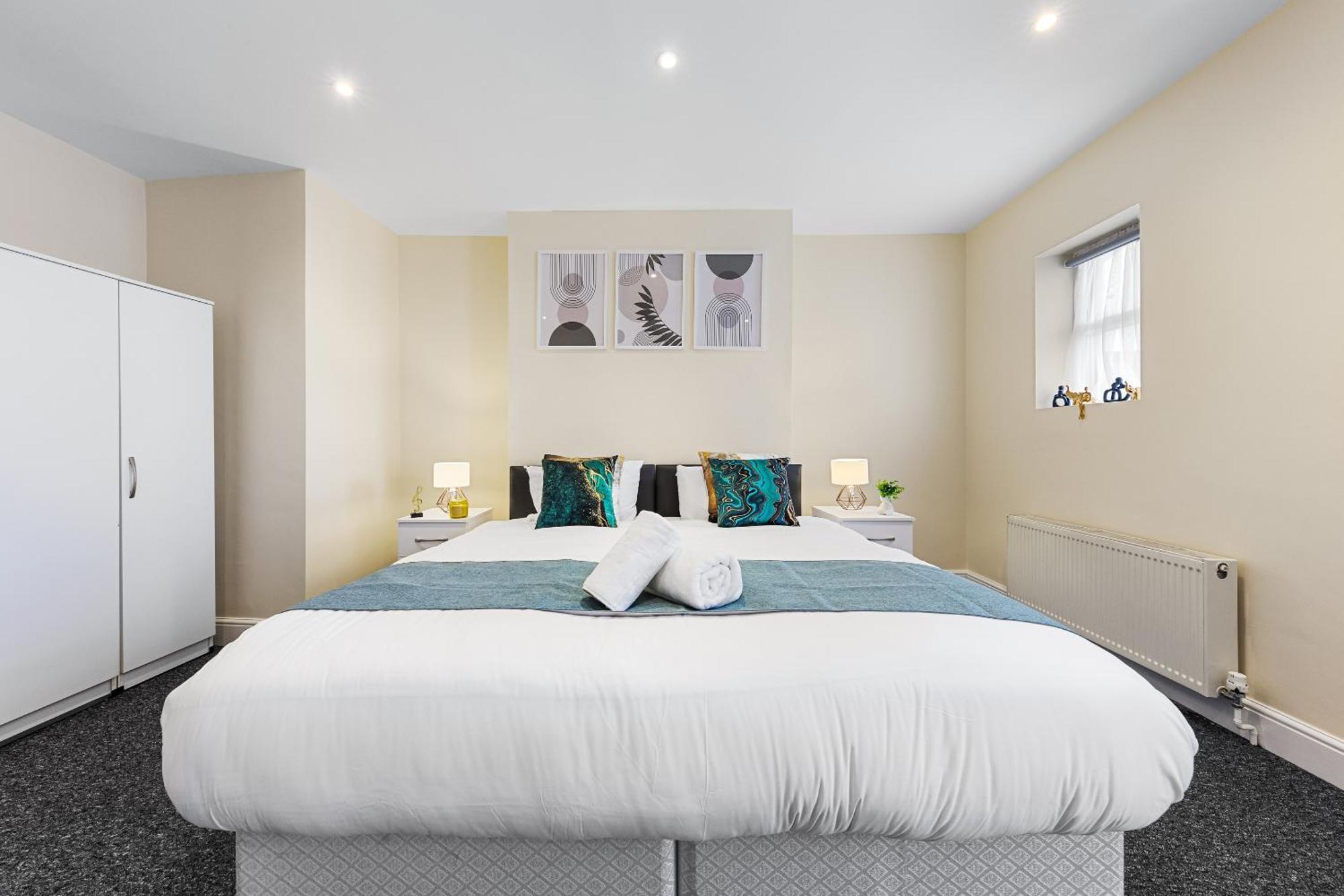 Elegant 2Br London Hideaway- King Bed, Sleeps 6 - Parking- Instant Book- 20 Percent Off Limited Time! Barnet Bagian luar foto