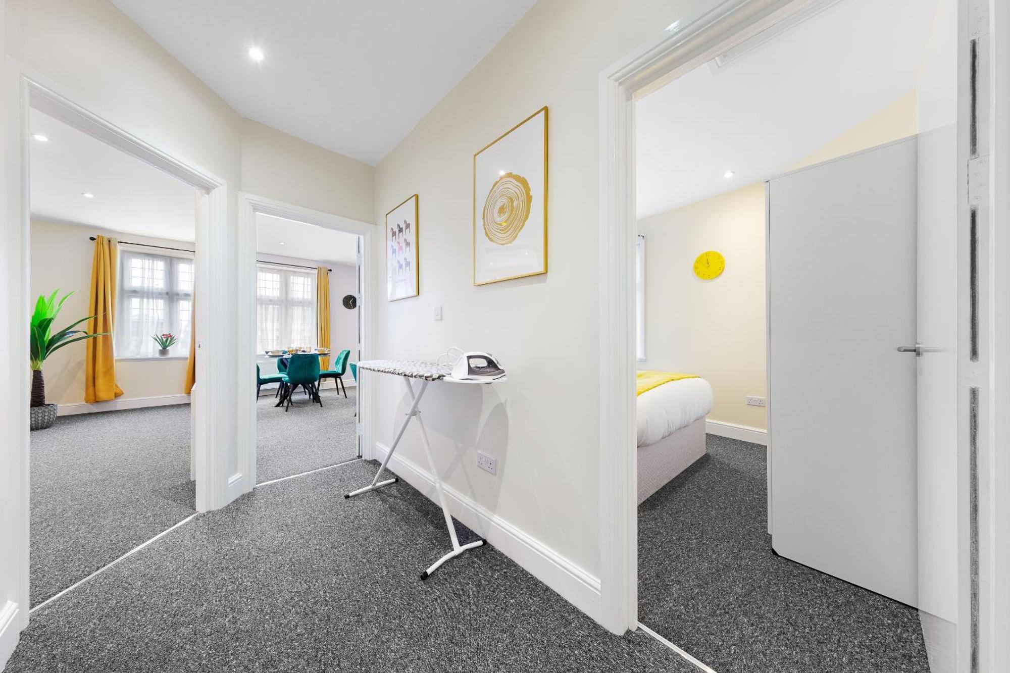 Elegant 2Br London Hideaway- King Bed, Sleeps 6 - Parking- Instant Book- 20 Percent Off Limited Time! Barnet Bagian luar foto