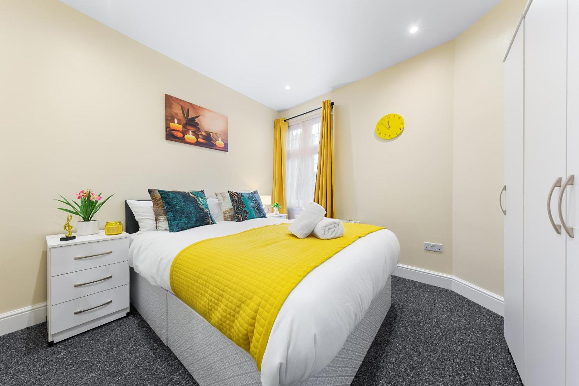 Elegant 2Br London Hideaway- King Bed, Sleeps 6 - Parking- Instant Book- 20 Percent Off Limited Time! Barnet Bagian luar foto