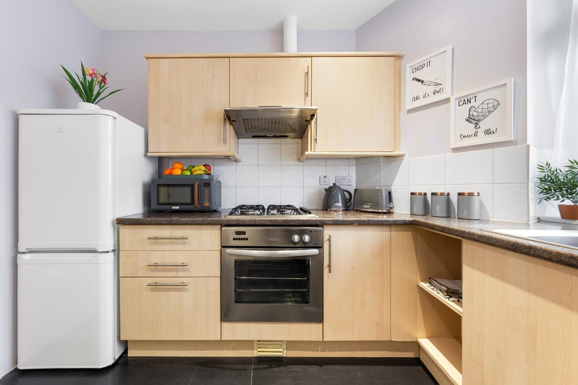 Elegant 2Br London Hideaway- King Bed, Sleeps 6 - Parking- Instant Book- 20 Percent Off Limited Time! Barnet Bagian luar foto