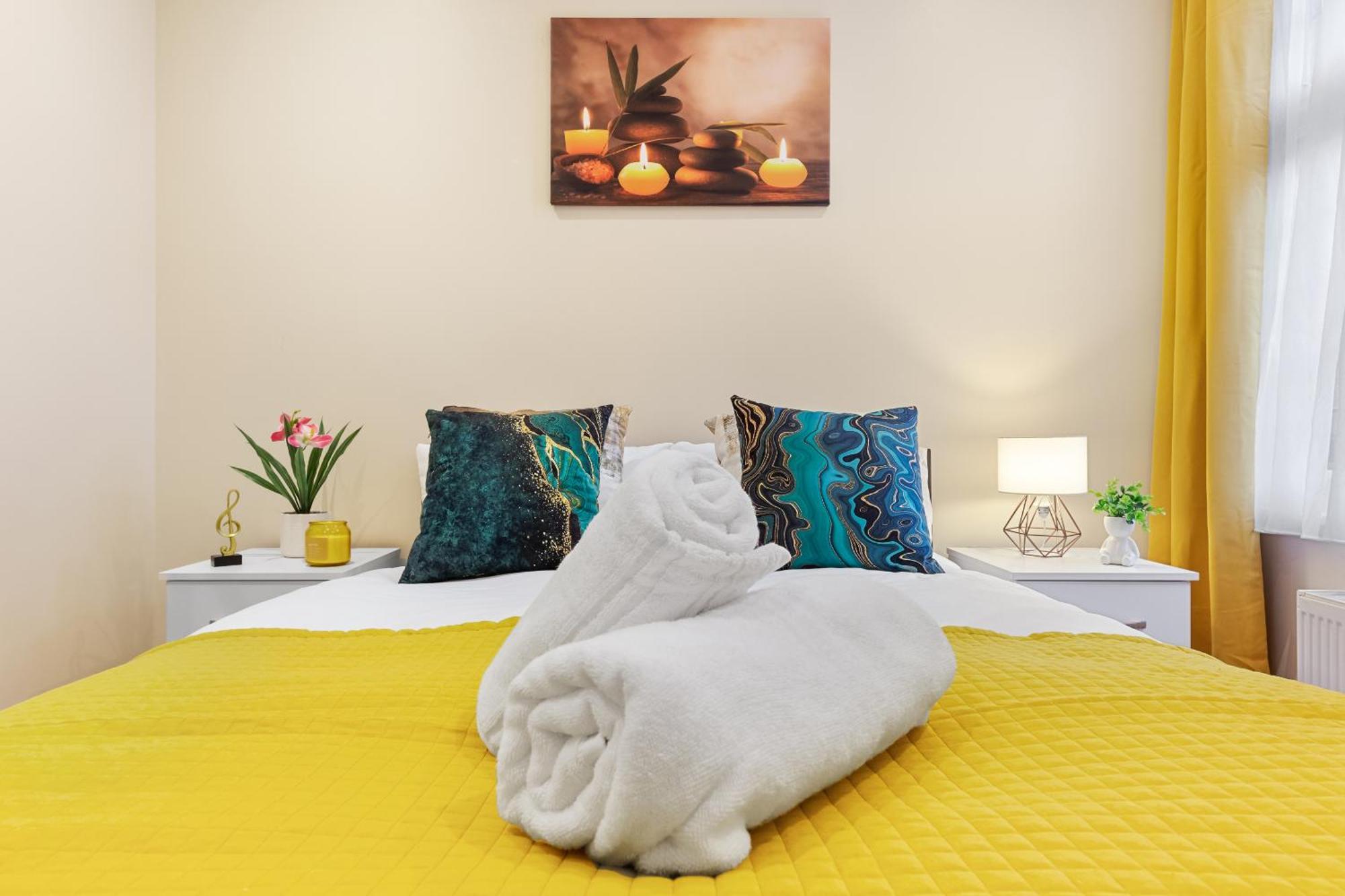 Elegant 2Br London Hideaway- King Bed, Sleeps 6 - Parking- Instant Book- 20 Percent Off Limited Time! Barnet Bagian luar foto