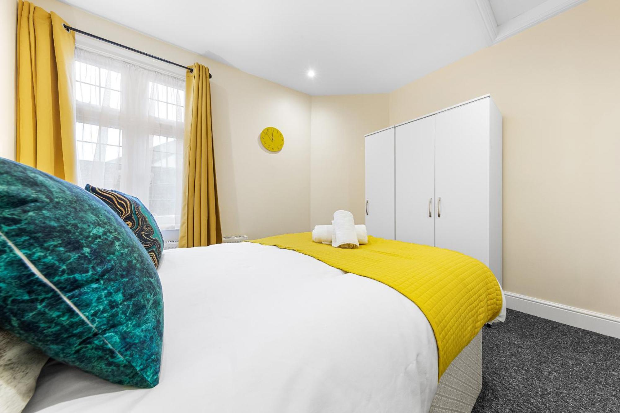 Elegant 2Br London Hideaway- King Bed, Sleeps 6 - Parking- Instant Book- 20 Percent Off Limited Time! Barnet Bagian luar foto