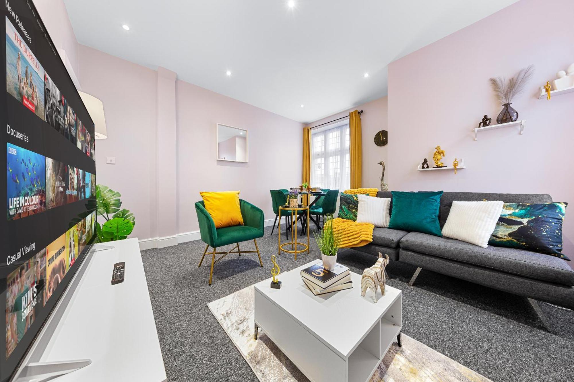 Elegant 2Br London Hideaway- King Bed, Sleeps 6 - Parking- Instant Book- 20 Percent Off Limited Time! Barnet Bagian luar foto