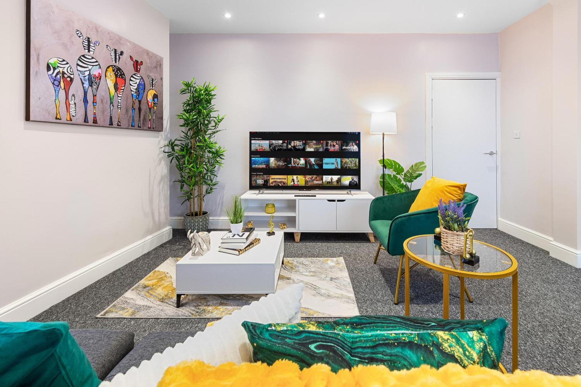 Elegant 2Br London Hideaway- King Bed, Sleeps 6 - Parking- Instant Book- 20 Percent Off Limited Time! Barnet Bagian luar foto